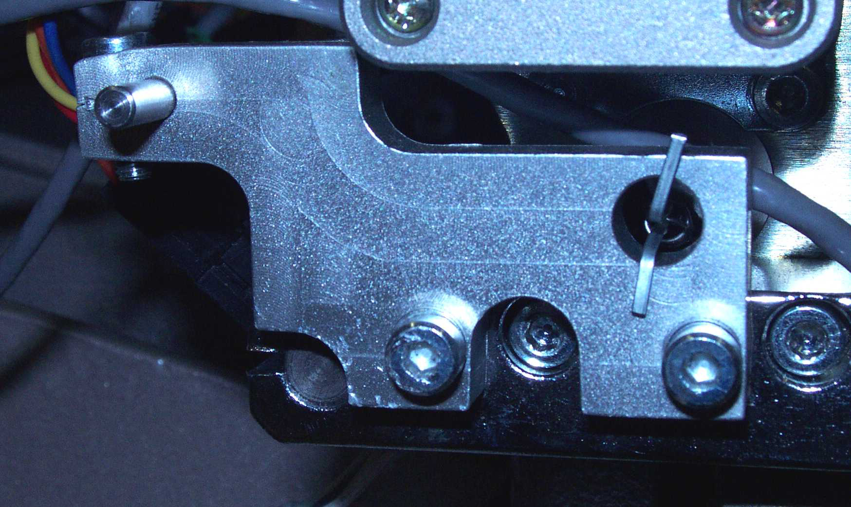 bracket_left_color_change_spindle_mounting.jpg